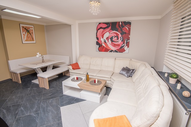 Ferienwohnung Komfort Couple 75: Wohn- und Esszimmer