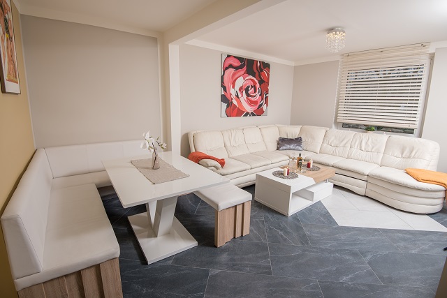 Ferienwohnung Komfort Couple 75: Wohn- und Esszimmer